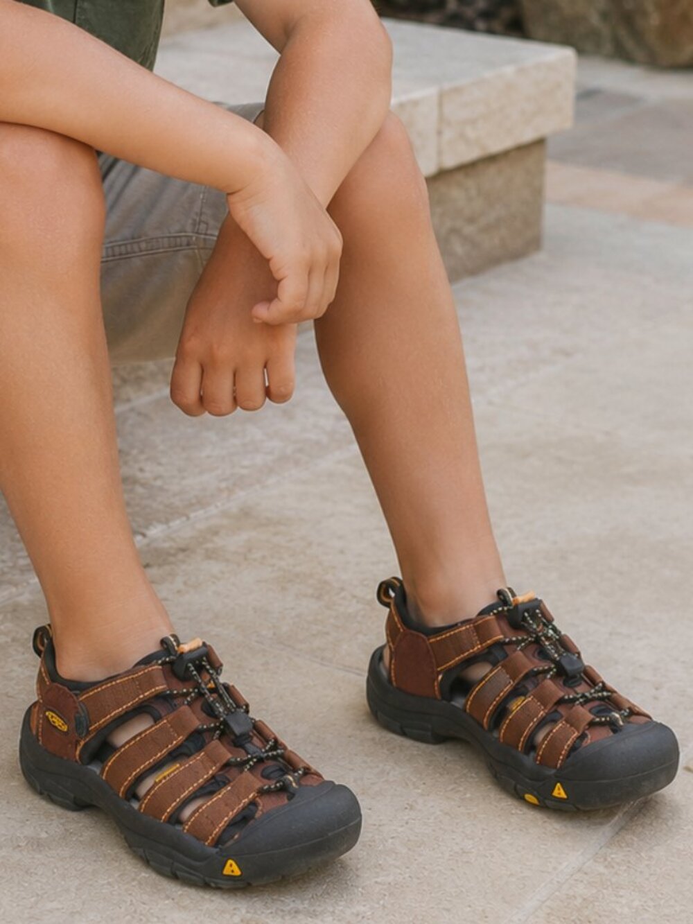 KEEN Newport H2 Brown Waterproof Sandals Boys Girls 4 Water Shoes Rugged Hiking